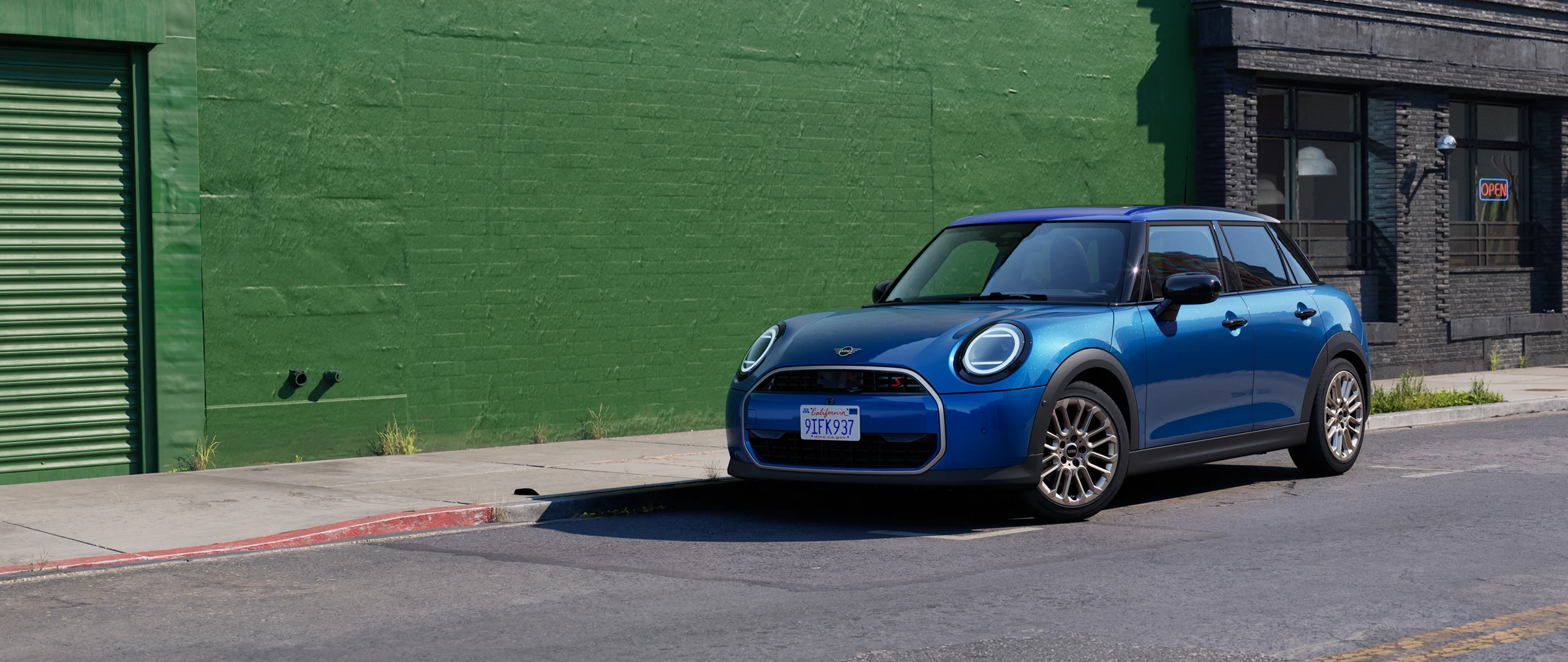 MINI Cooper 5 Kapı - yandan görünüm – Icy Sunshine