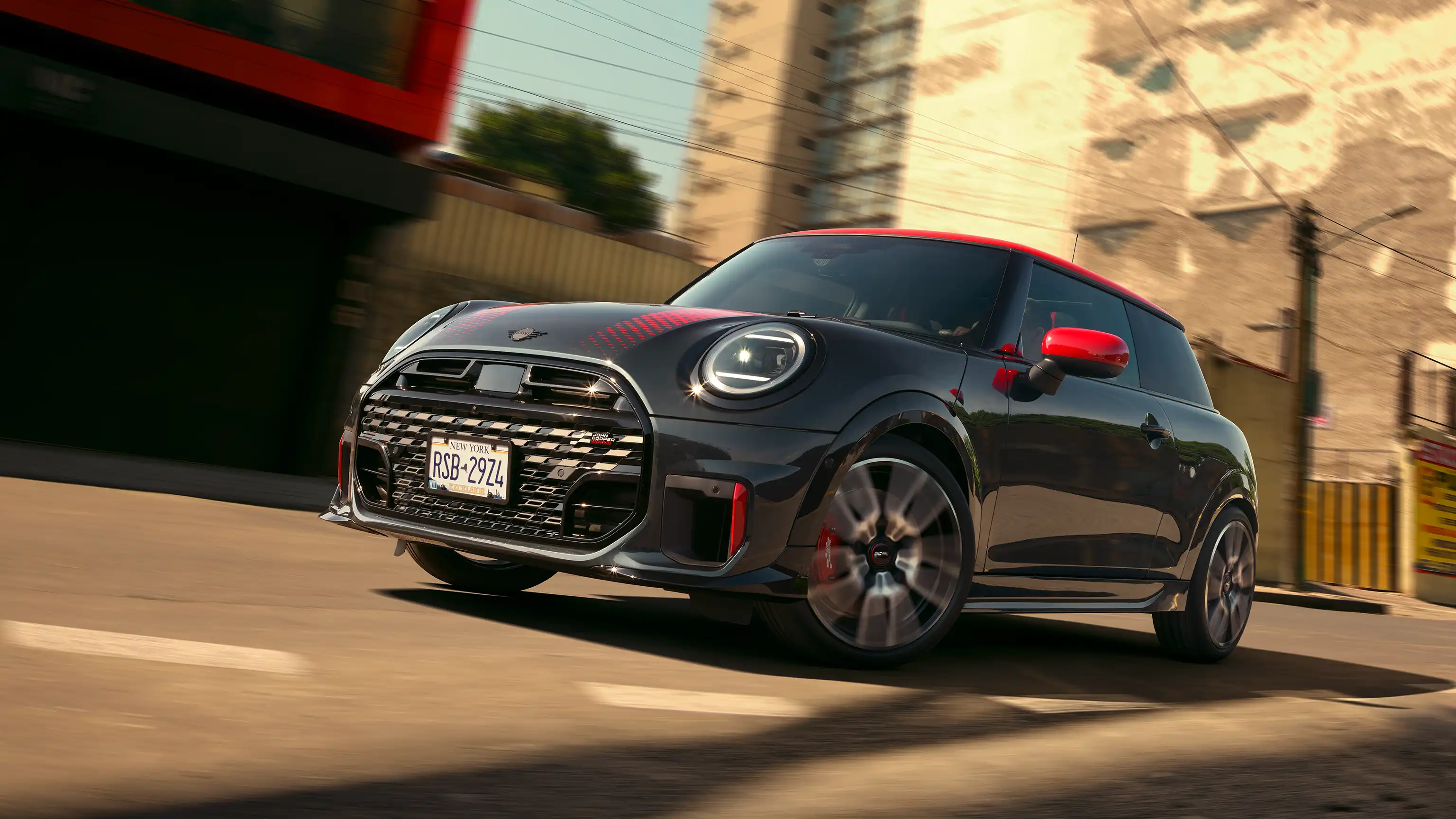 MINI John Cooper Works - Yan Görünüm
