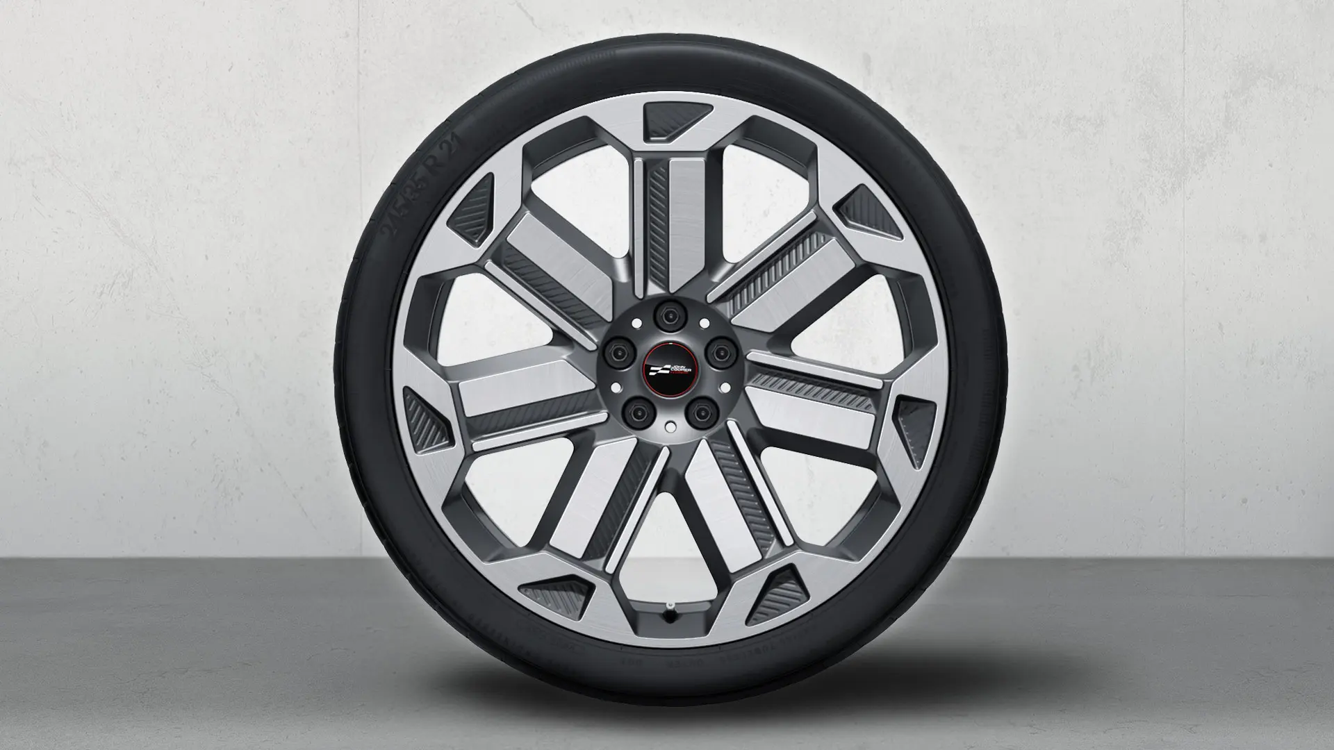 21 inç, Rallye Spoke, stil 950, Bicolor Frozen Gunmetal Grey renginde MINI JCW hafif alaşım jant, parlak işlenmiş, tek jant görünümü.