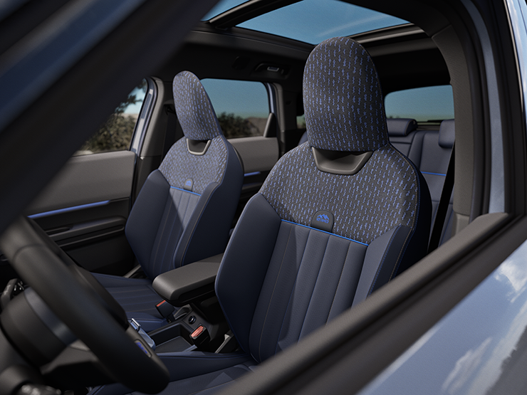 MINI Countryman Untamed Edition'ın iç mekanını ve koltuklarını gösteren görsel.