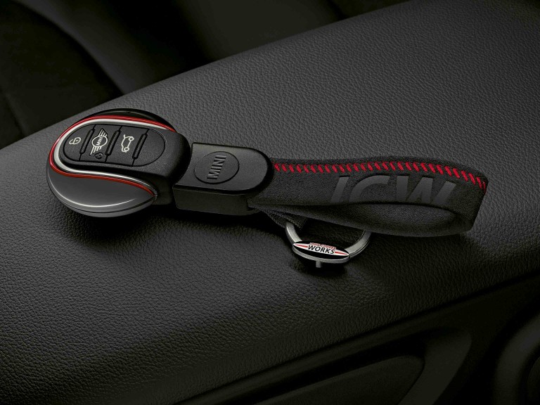 MINI John Cooper Works – anahtar başlığı – anahtarlık