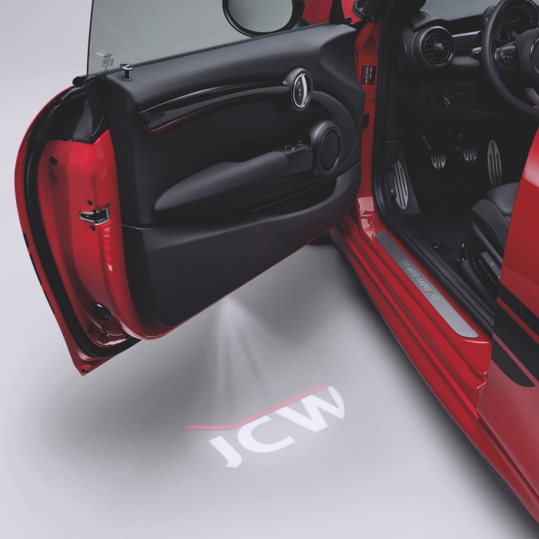 MINI John Cooper Works – kırmızı ve siyah – kapı projektörü