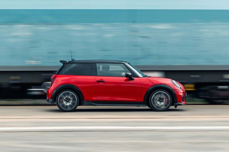 MINI Cooper 5-kapı - yandan görünüm