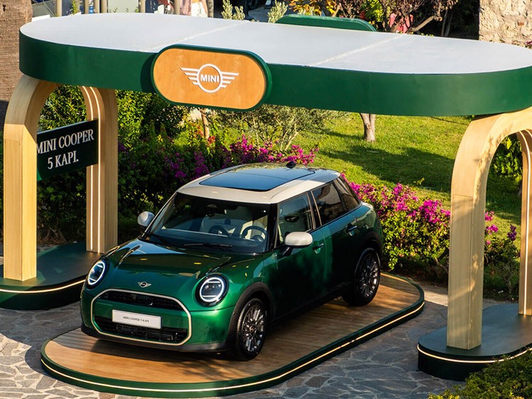 Mini - Yazın Ritmi MINI Cooper 5 Kapı ile Çeşme’de | MINI Türkiye