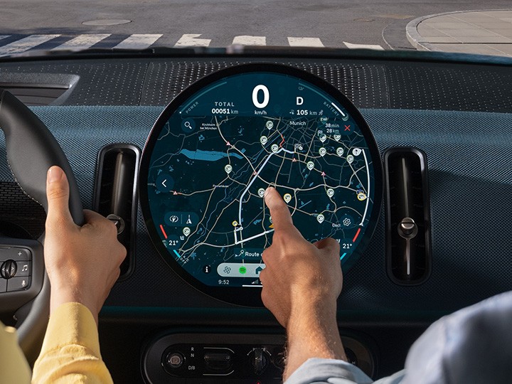 MINI Elektromobilite - Navigasyonlu OLED ekran.