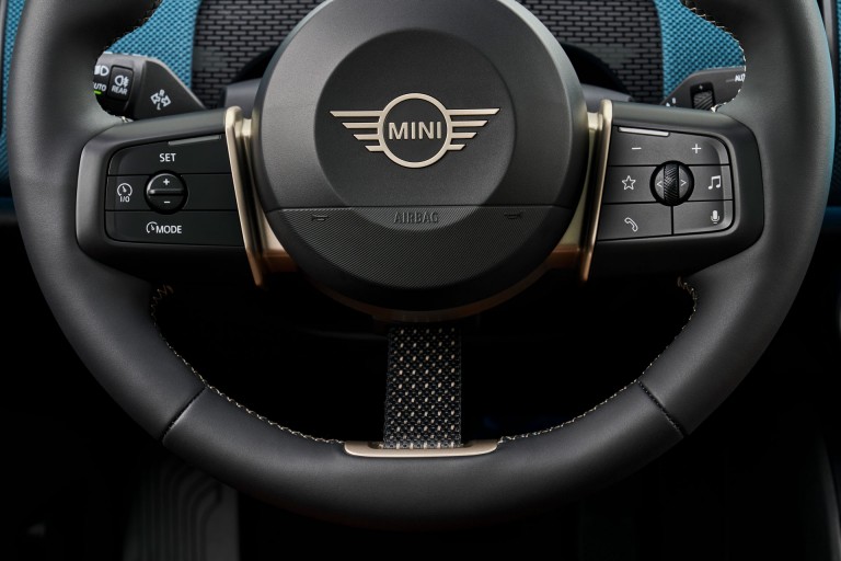 MINI E-Mobilite - menzil - ısıtmalı koltuklar ve direksiyon