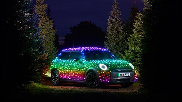 Festive MINI Electric yardım turuna çıkıyor | MINI Türkiye
