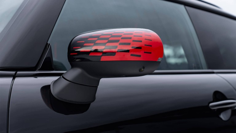Kar ve Buzda Maksimum Performans: Yeni MINI John Cooper Works Aksesuarları. | MINI Türkiye