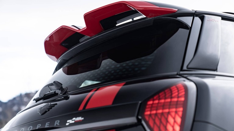 Kar ve Buzda Maksimum Performans: Yeni MINI John Cooper Works Aksesuarları. | MINI Türkiye