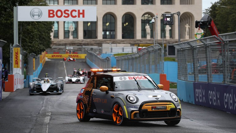 MINI Electric Pacesetter Roma E-Prix Yarışında İlk Kez Görev Aldı | MINI Türkiye
