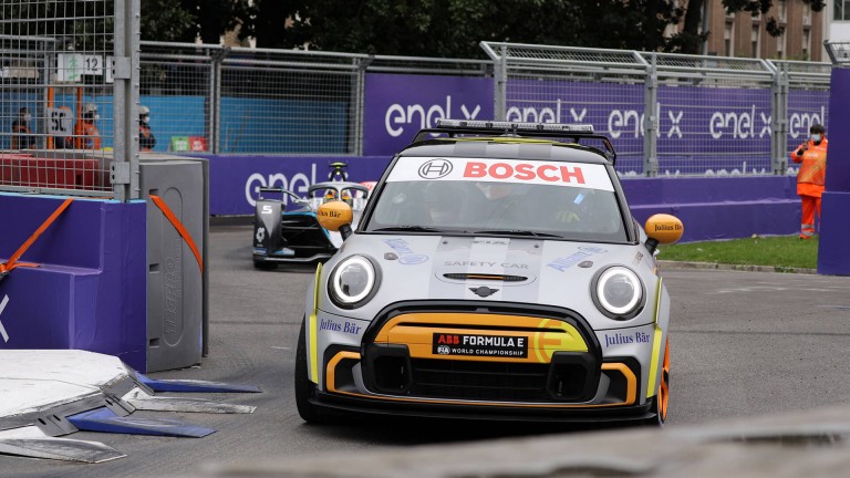MINI Electric Pacesetter Roma E-Prix Yarışında İlk Kez Görev Aldı | MINI Türkiye