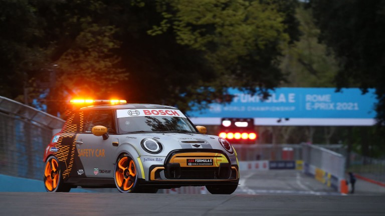 MINI Electric Pacesetter Roma E-Prix Yarışında İlk Kez Görev Aldı | MINI Türkiye
