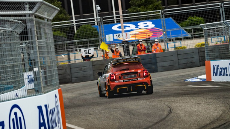 MINI Electric Pacesetter Roma E-Prix Yarışında İlk Kez Görev Aldı | MINI Türkiye