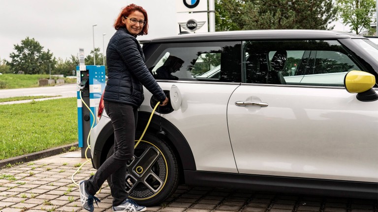MINI’nin Güçlü Kadınlarından İlham Veren Otomobiller İçin Başarı Tarifi | MINI Türkiye