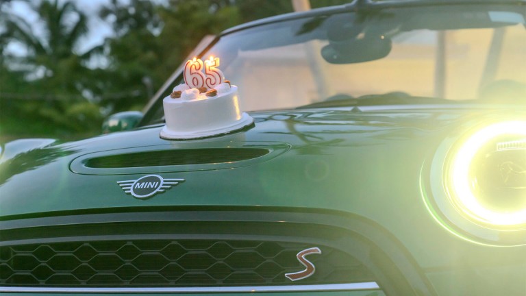 MINI, İkon Haline Gelen Yenilikleri ve Yarış Mirasıyla Dopdolu Geçen 65 Yılını Kutluyor | MINI Türkiye