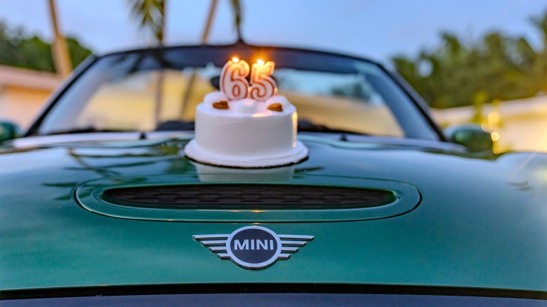 MINI, İkon Haline Gelen Yenilikleri ve Yarış Mirasıyla Dopdolu Geçen 65 Yılını Kutluyor | MINI Türkiye