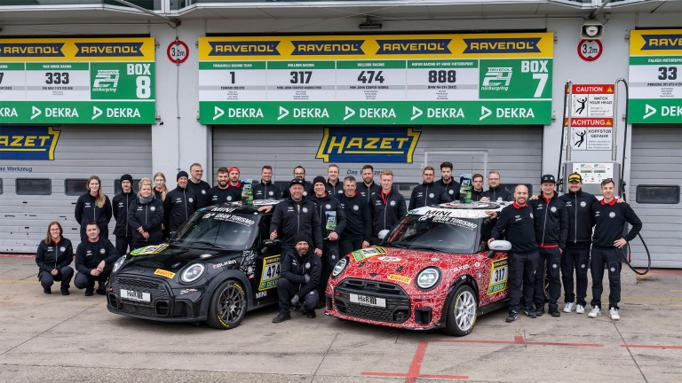 MINI John Cooper Works ve Bulldog Racing Team, 2024 Nürburgring 24 Saat Yarışı'nda Zaferi Kutluyor | MINI Türkiye