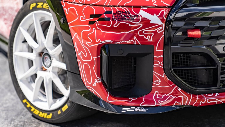 MINI John Cooper Works ve Bulldog Racing Team, 2024 Nürburgring 24 Saat Yarışı'nda Zaferi Kutluyor | MINI Türkiye