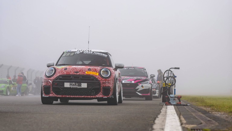MINI John Cooper Works ve Bulldog Racing Team, 2024 Nürburgring 24 Saat Yarışı'nda Zaferi Kutluyor | MINI Türkiye