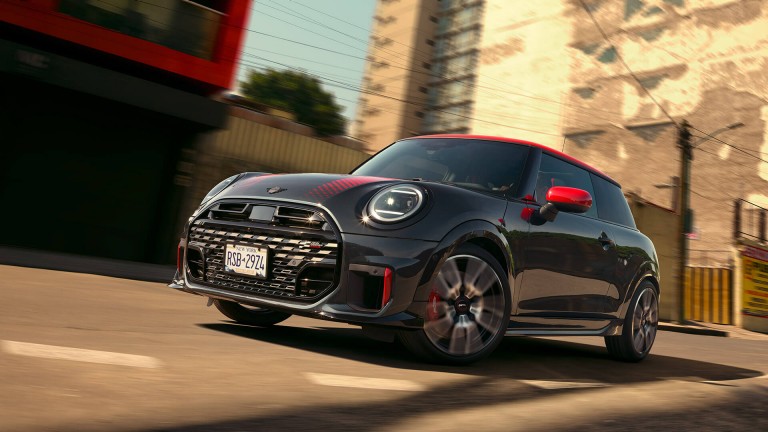 SIKI TUTUN – MINI, Yeni MINI John Cooper Works için küresel kampanya başlatıyor | MINI Türkiye