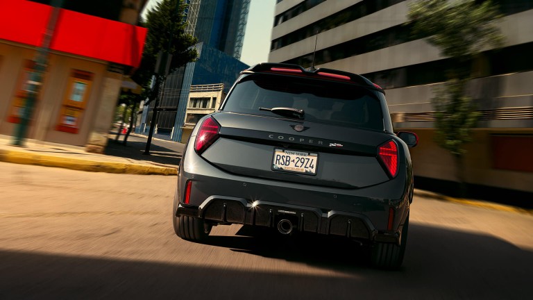 SIKI TUTUN – MINI, Yeni MINI John Cooper Works için küresel kampanya başlatıyor | MINI Türkiye