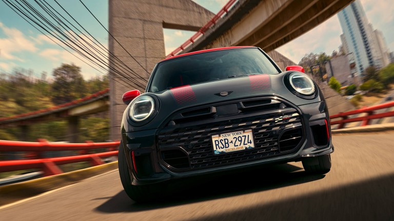SIKI TUTUN – MINI, Yeni MINI John Cooper Works için küresel kampanya başlatıyor | MINI Türkiye