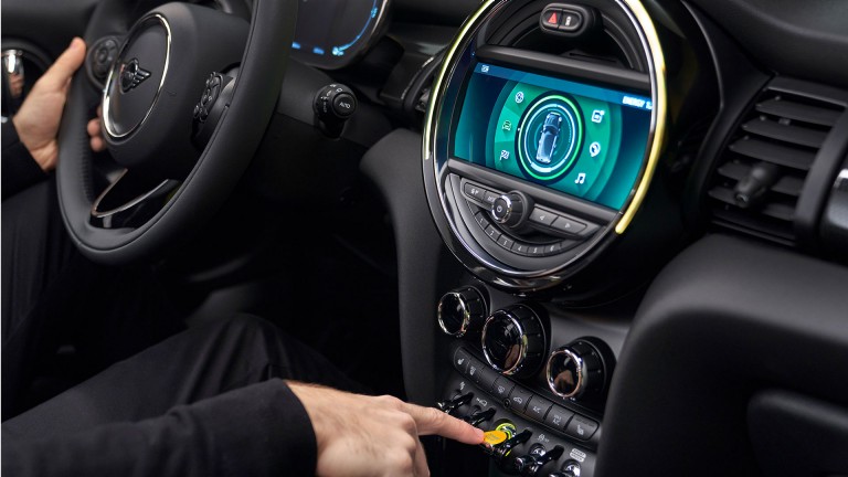 Oliver Heilmer ve Renzo Vitale ile MINI Cooper SE hakkında söyleşi | MINI Türkiye