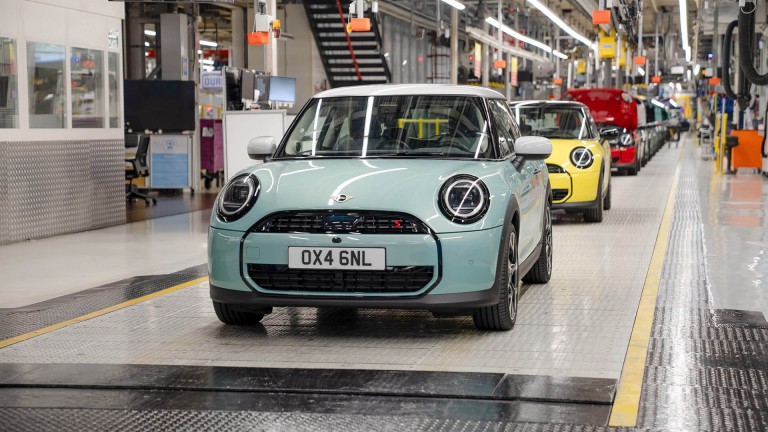 MINI'nin Evi Olan Plant Oxford'da Yeni MINI Cooper'ın Üretimine Başlandı. | MINI Türkiye