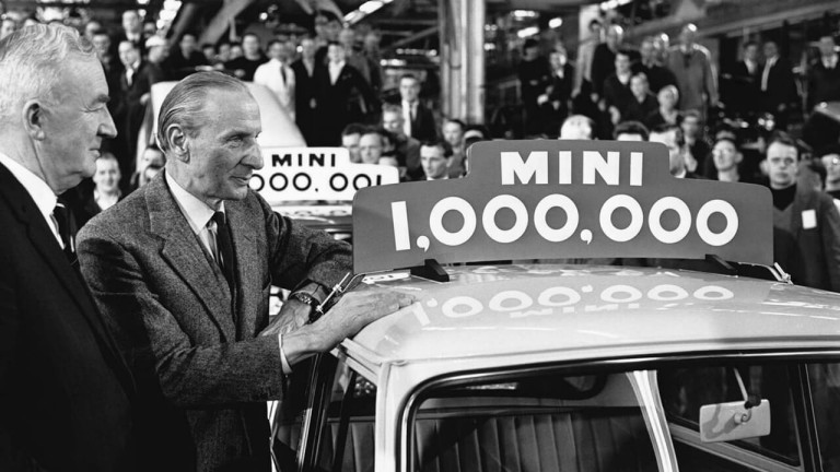 SİMGE HALİNE GELMİŞ BİR OTOMOBİLİN YARATICISI: ALEC ISSIGONIS.