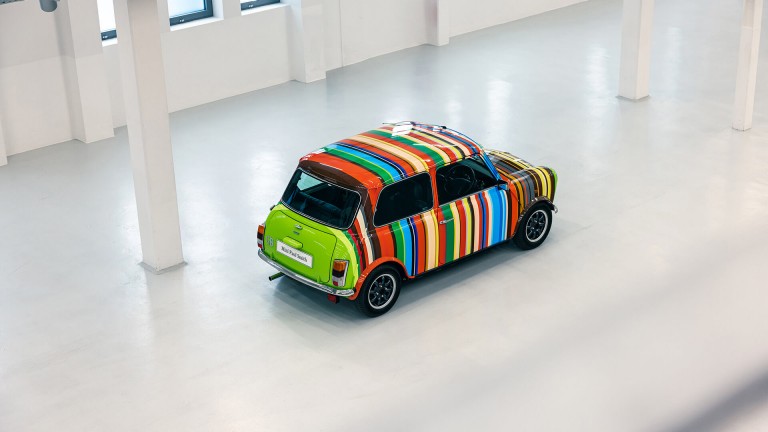Tek yıldız, bol çizgi. Karşınızda Mini Paul Smith