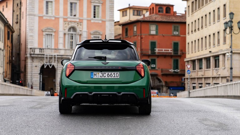Yeni MINI Cooper 3 Kapı John Cooper Works | MINI Türkiye