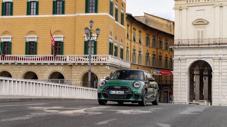 Yeni MINI Cooper 3 Kapı John Cooper Works | MINI Türkiye