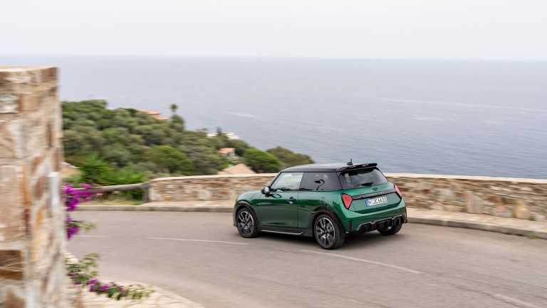 Yeni MINI Cooper 3 Kapı John Cooper Works | MINI Türkiye
