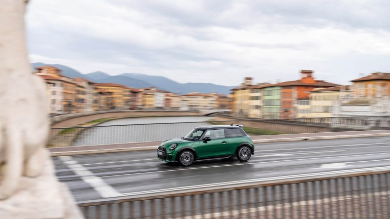 Yeni MINI Cooper 3 Kapı John Cooper Works | MINI Türkiye