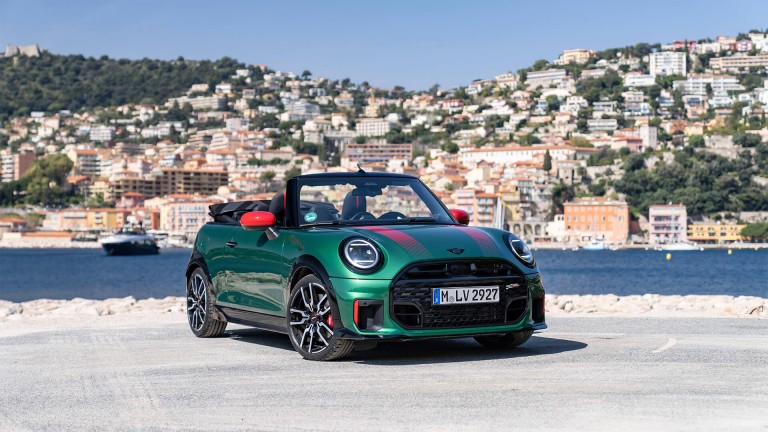 Güneş Açtı, Tavan Açıldı: Yeni MINI Cooper Cabrio Ailesi Şimdi Yollarda.