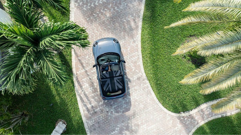 Güneş Açtı, Tavan Açıldı: Yeni MINI Cooper Cabrio Ailesi Şimdi Yollarda.
