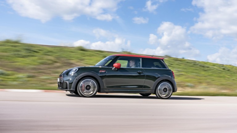 Yeni MINI John Cooper Works Yüksek Performansı Konforlu Sürüşle Birleştiriyor | MINI Türkiye