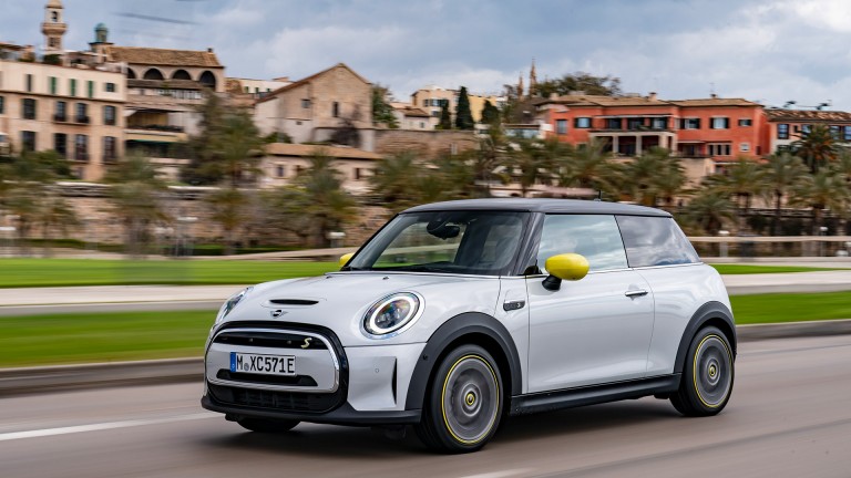 Yeni MINI modellerinin %15’inden fazlası çoktan elektrikli kullanıma geçmiş durumda | MINI Türkiye