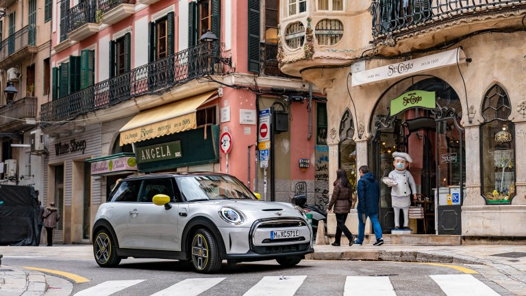Yeni MINI modellerinin %15’inden fazlası çoktan elektrikli kullanıma geçmiş durumda | MINI Türkiye