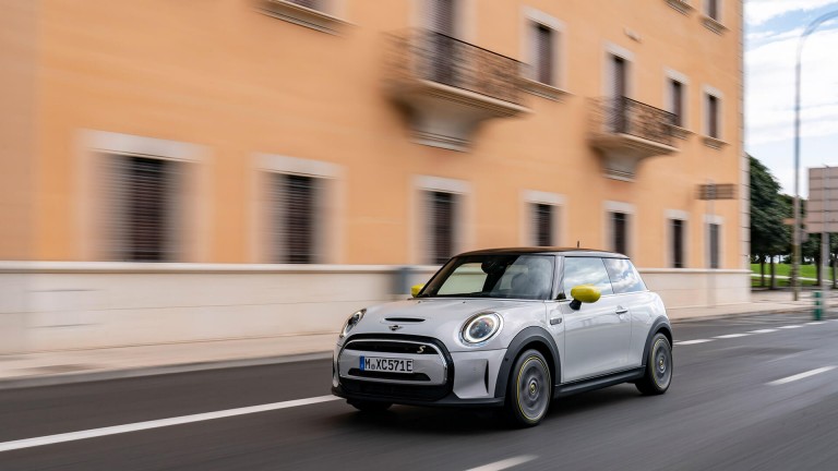 Yeni MINI modellerinin %15’inden fazlası çoktan elektrikli kullanıma geçmiş durumda | MINI Türkiye
