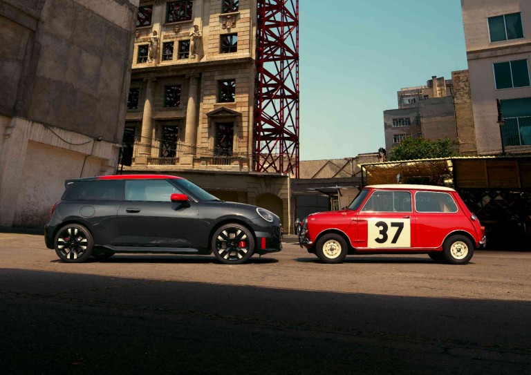 MINI John Cooper Works- Aile Fotoğrafı