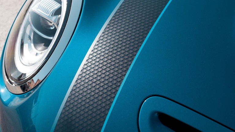 MINI Cabrio Sidewalk Edition – motor bölümü kapağı şeritleri – siyah ve mavi