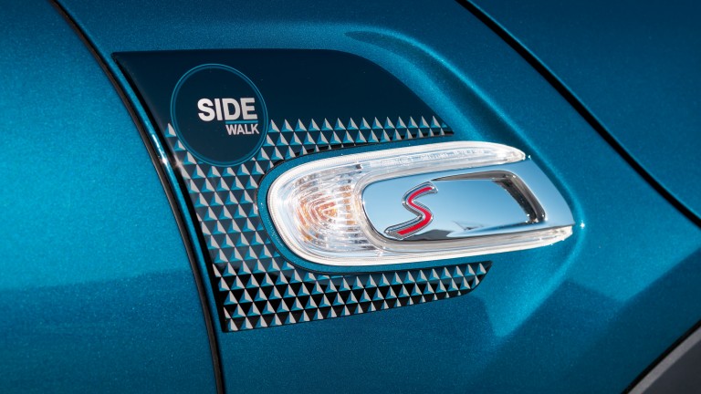 MINI Cabrio Sidewalk Edition – yan havalandırmalar – Cooper S arması