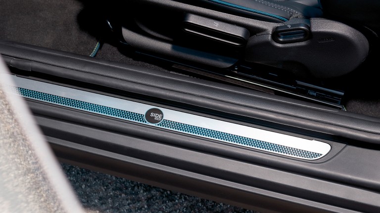 MINI Cabrio Sidewalk Edition – kapı giriş şeritleri – yazı