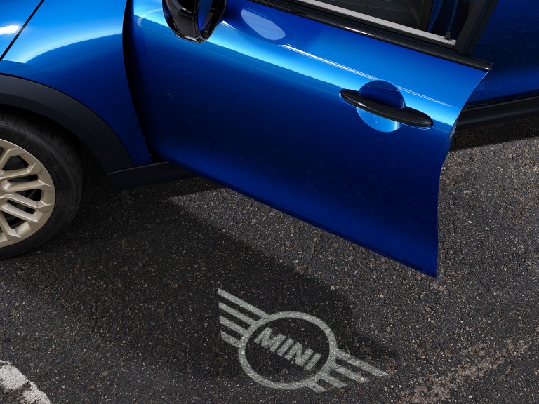 MINI Cooper 5 Kapı - dış tasarımda öne çıkanlar - signature karşılama aydınlatması